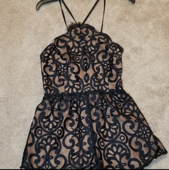 SOLD 🎉🌟HOST PICK🎉🌟Tobi Chic Black lace romper - Picture 3 of 7